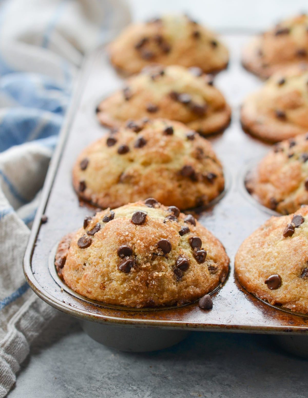 Unlock Perfect Chocolate Chip Muffins: Domed Tops & Crunchy Crust